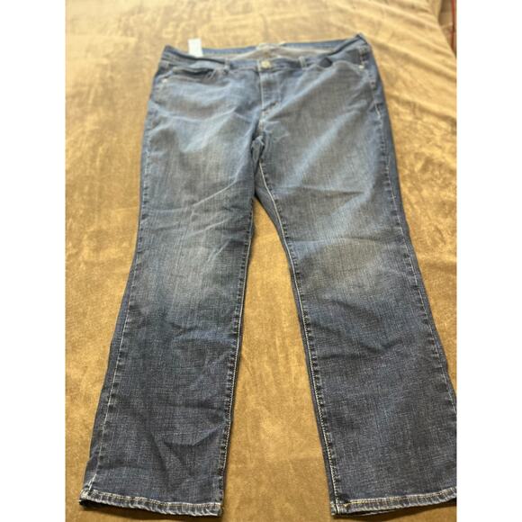 Levi’s Classic Straight Fit Medium Wash Denim Woman's Jeans Size 20 Zip & Button - Picture 1 of 7